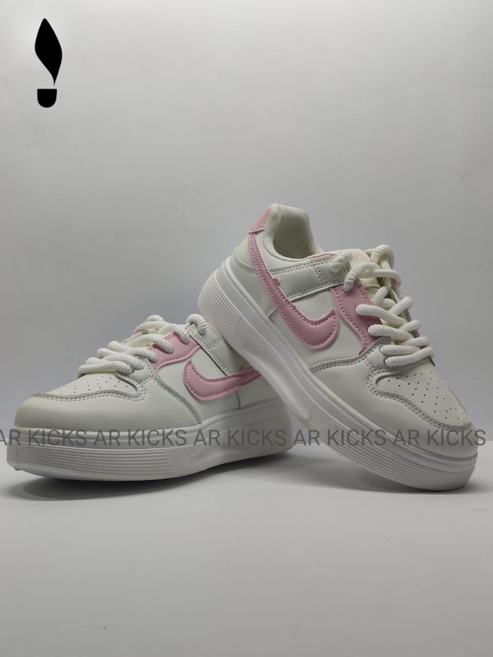 Nike Woman Sneakers Gamma Force Pink and White