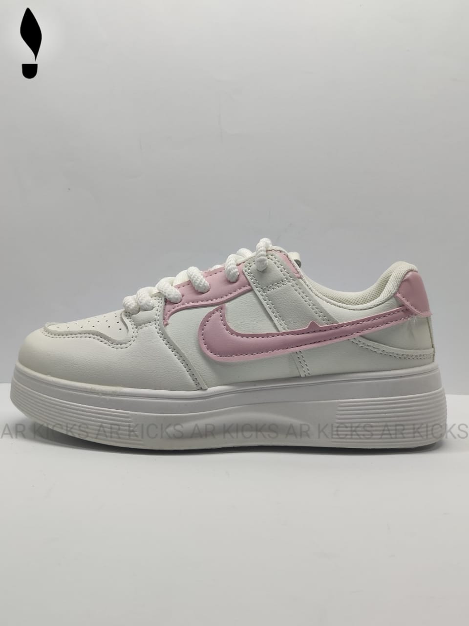 Nike Woman Sneakers Gamma Force Pink and White