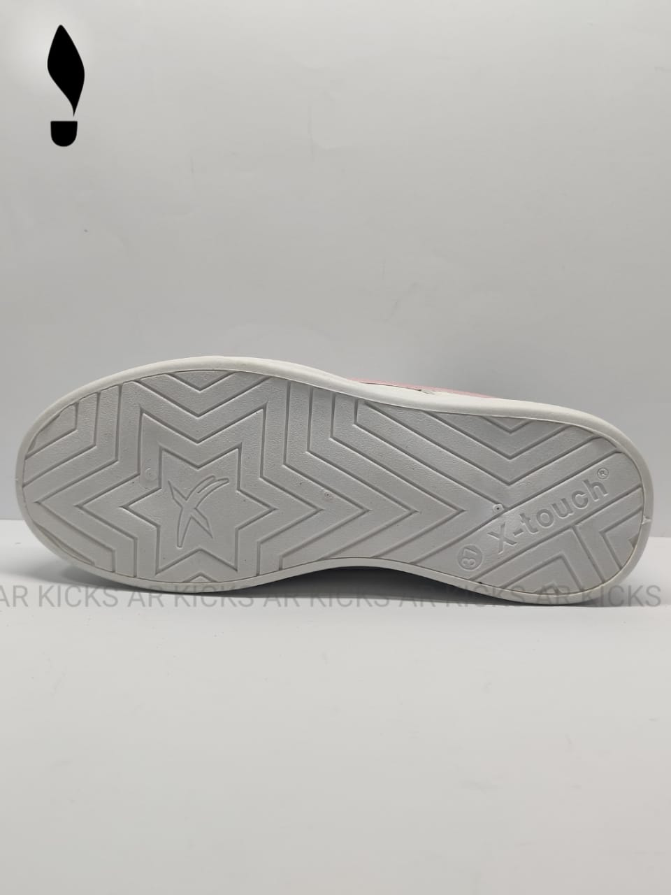 Nike Woman Sneakers Gamma Force Pink and White