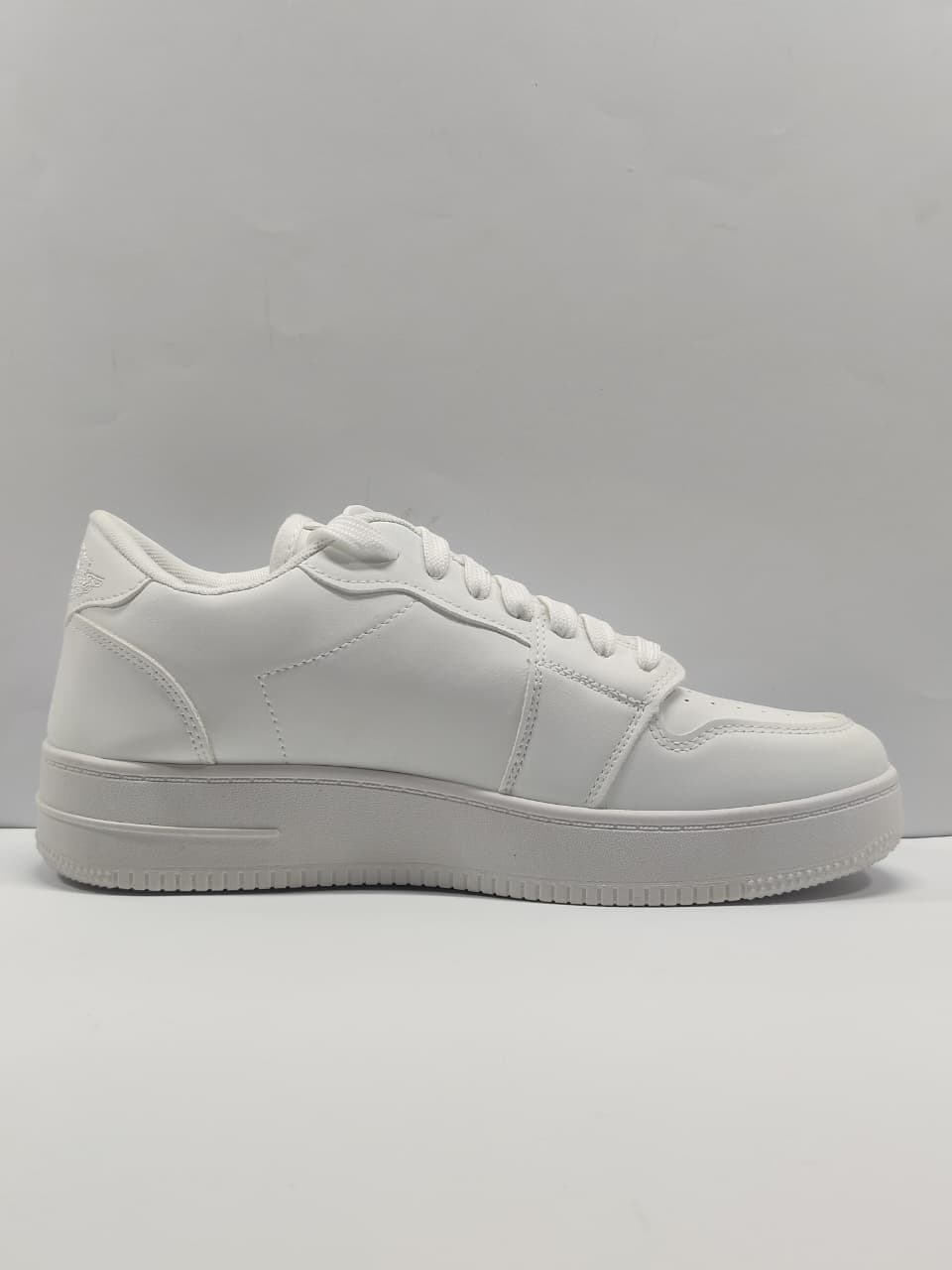 Nike Air Force 1 Triple White